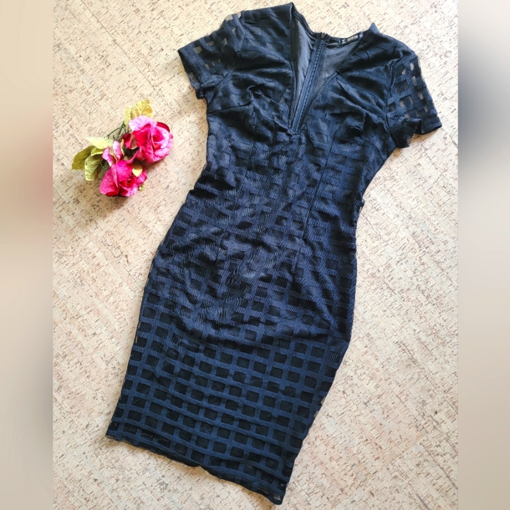 Fitted sexy little black dress